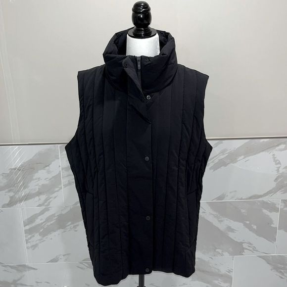 lululemon athletica Black Quilted Vest - Picture 1 of 11